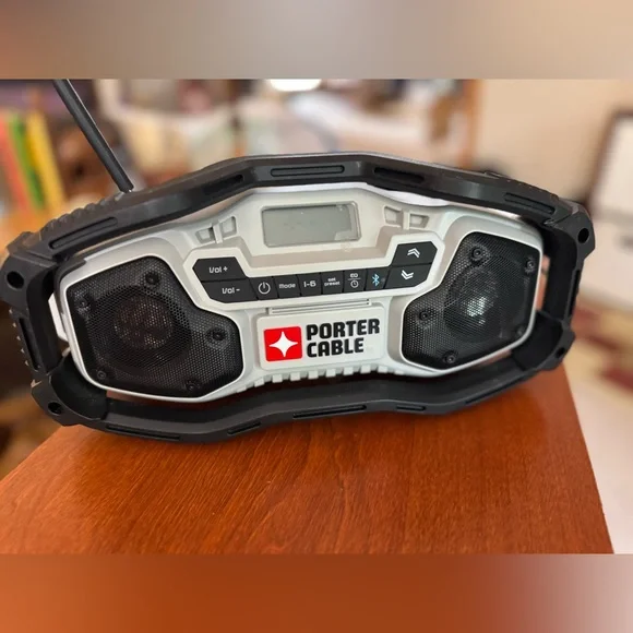 Porter Cable Jobsite Bluetooth radio - Picture 13 of 13